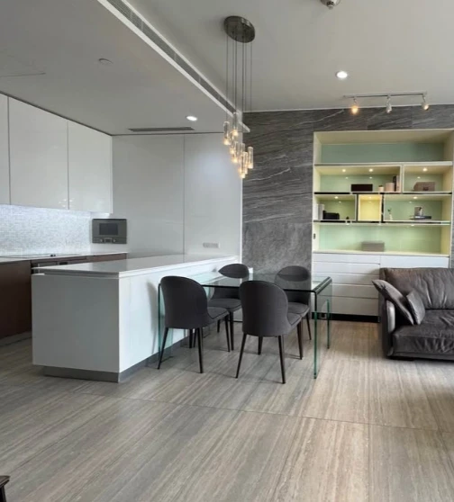 For sale: 185 Rajadamri. Spacious unit, fully furnished. Book now—don’t miss out!