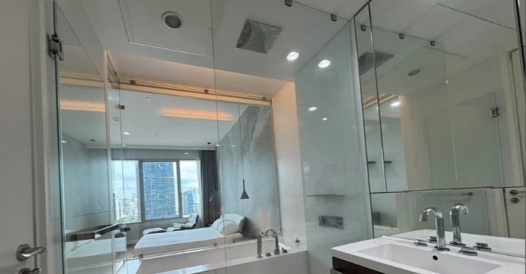 For sale: 185 Rajadamri. Spacious unit, fully furnished. Book now—don’t miss out!
