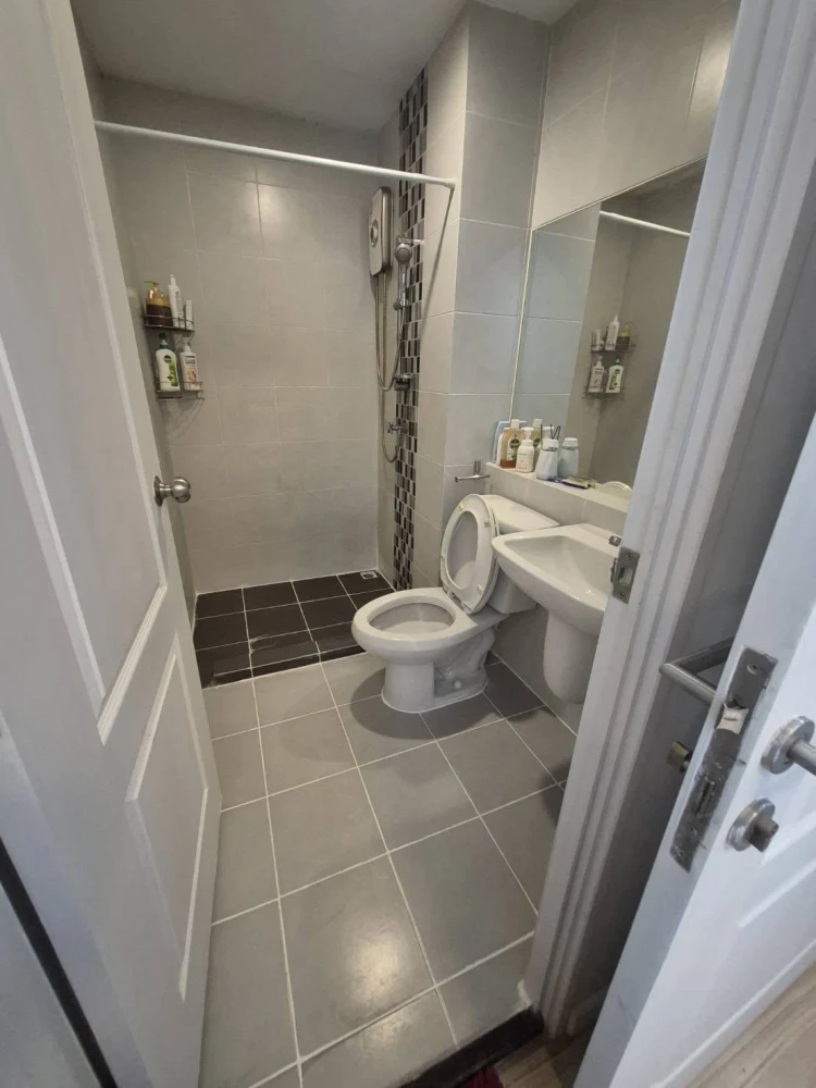 Selling Condolette Ratchada 36, ​​unit 624: 1 bedroom, 1 bathroom. Great location, full amenities. Book now!