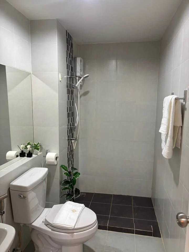 Selling Condolette Ratchada 36, ​​unit 624. Spacious 2-bedroom unit, fully furnished, beautifully decorated, ready to move in immediately.