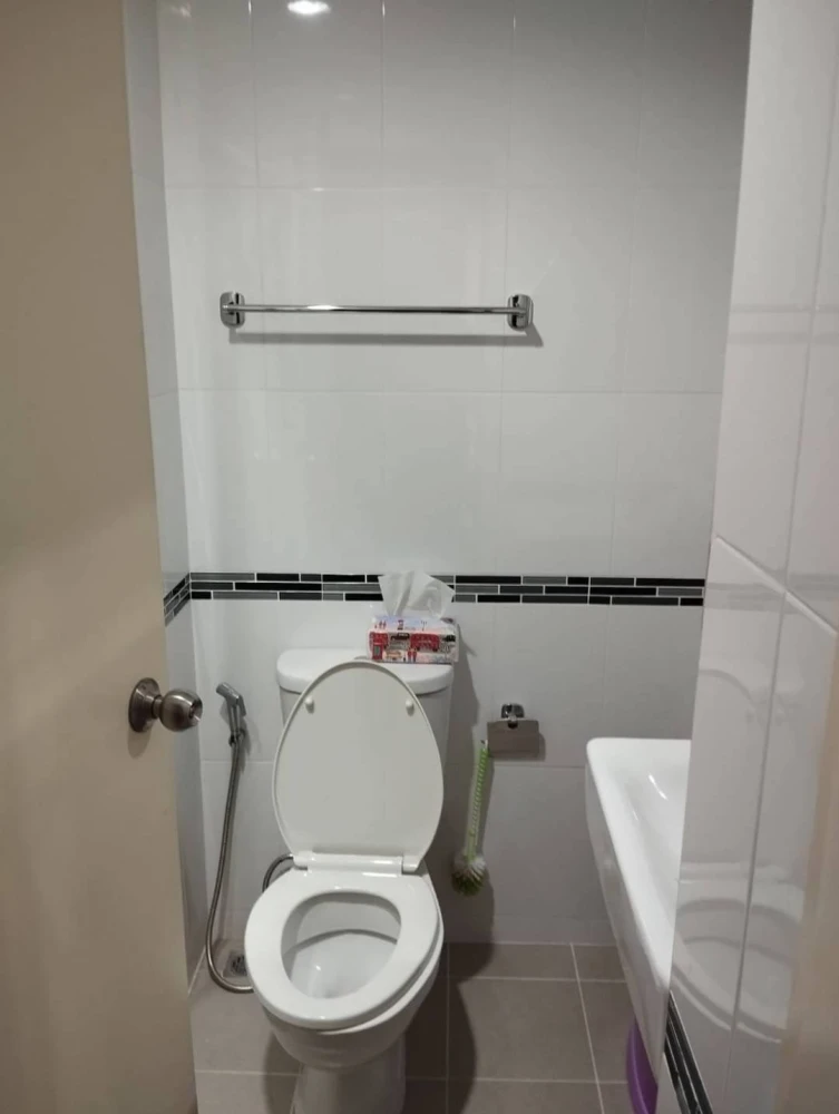 For sale: A Plus 2 Rattanathibet with beautiful wallpaper throughout the room. Fully furnished. Interested in owning one? Reserve now!