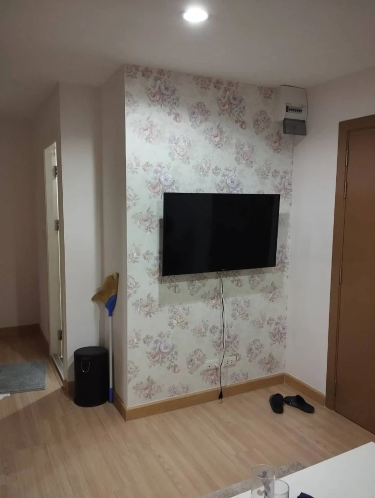 For sale: A Plus 2 Rattanathibet with beautiful wallpaper throughout the room. Fully furnished. Interested in owning one? Reserve now!