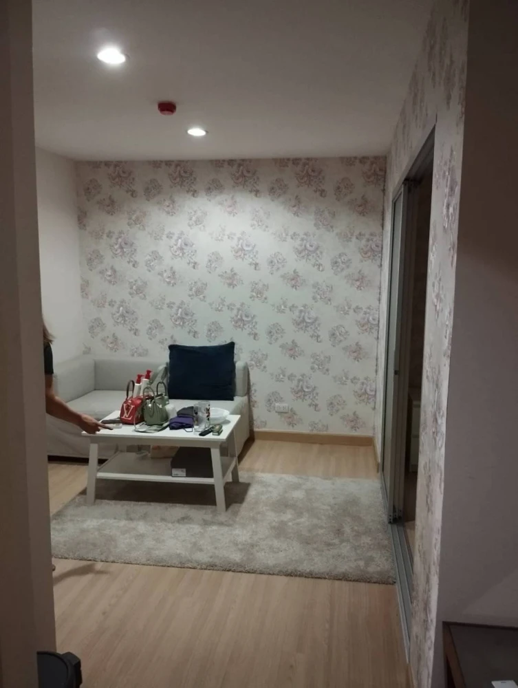 For sale: A Plus 2 Rattanathibet with beautiful wallpaper throughout the room. Fully furnished. Interested in owning one? Reserve now!