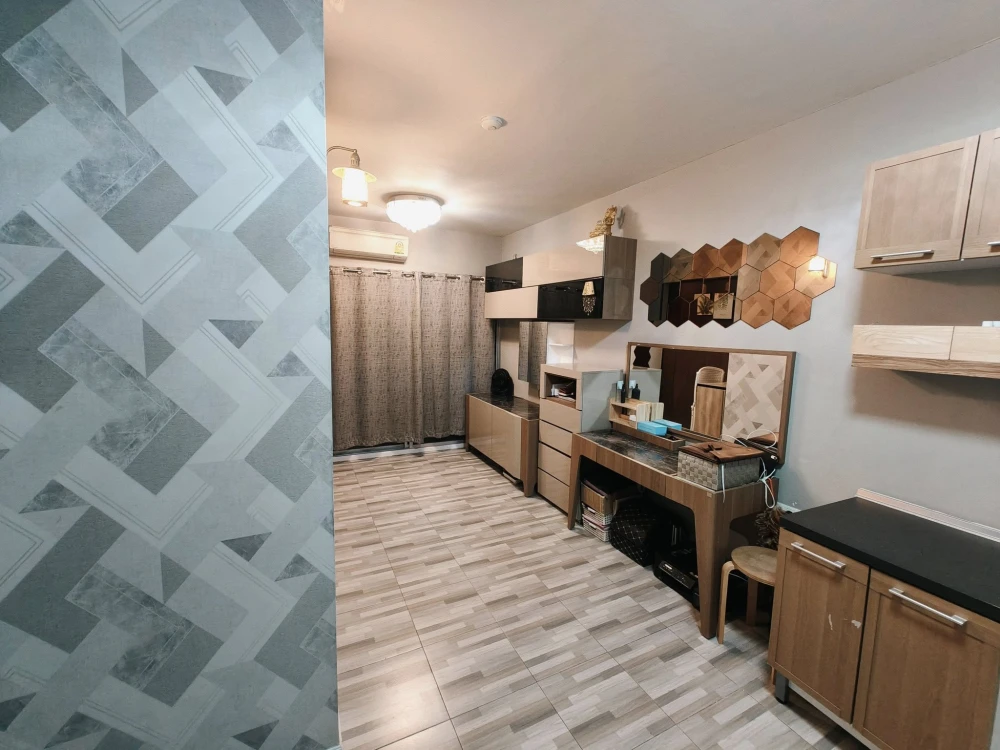 For sale: A space Asoke-Ratchada, 1 bedroom, 1 bathroom, decorated in a cool color scheme, comes fully furnished, reserve now!