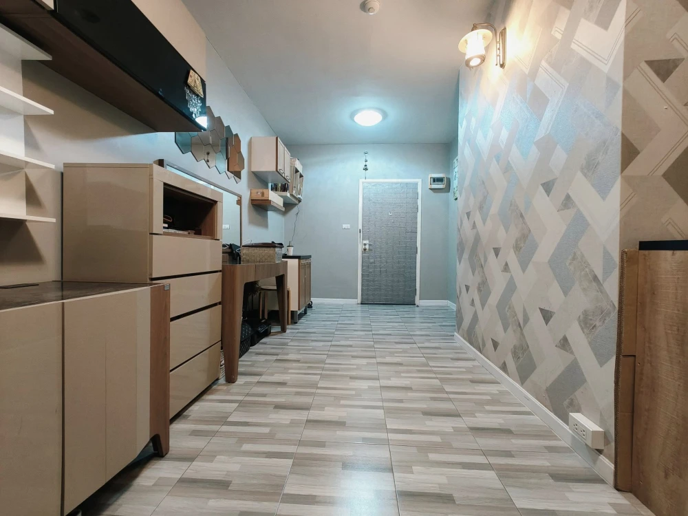 For sale: A space Asoke-Ratchada, 1 bedroom, 1 bathroom, decorated in a cool color scheme, comes fully furnished, reserve now!