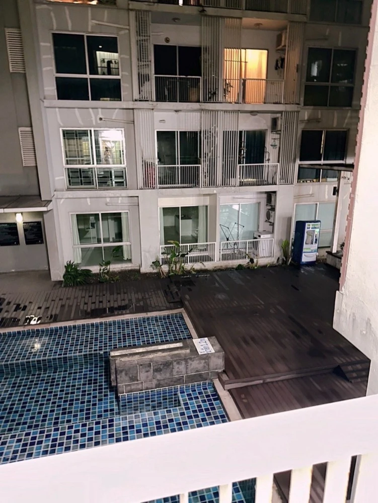 Selling A Space Asoke-Ratchada 1-bedroom, 1-bathroom unit. Fully furnished and equipped with appliances. Book now!