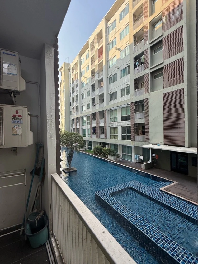 Selling A Space Asoke-Ratchada 1-bedroom, 1-bathroom unit. Fully furnished and equipped with appliances. Book now!