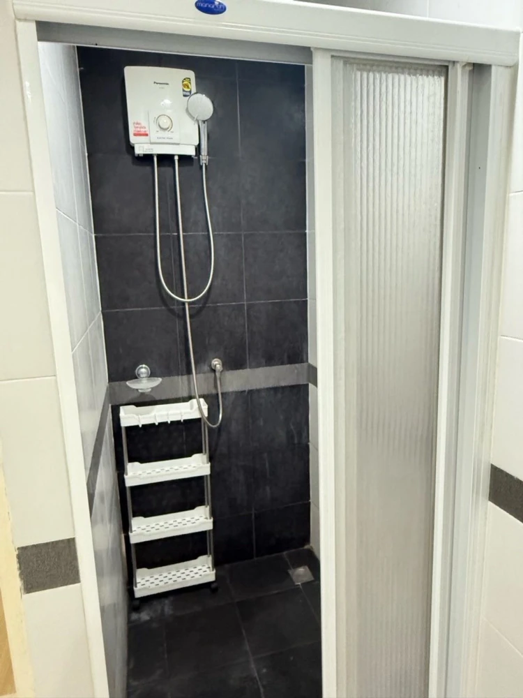 Selling A Space Asoke-Ratchada 1-bedroom, 1-bathroom unit. Fully furnished and equipped with appliances. Book now!