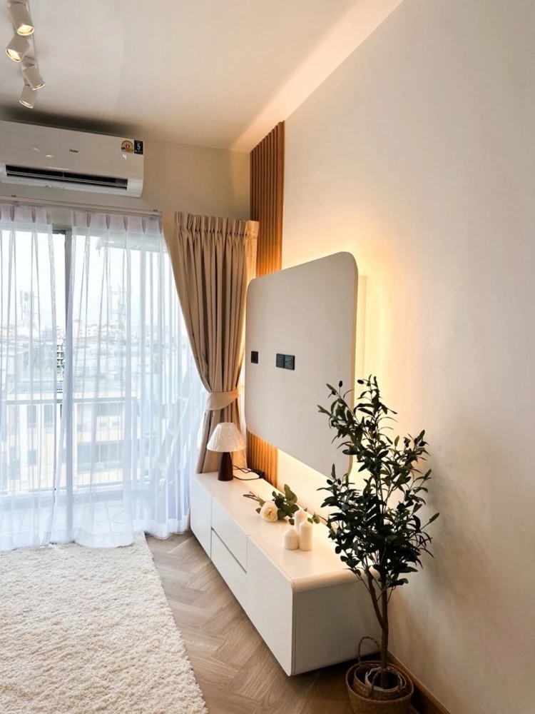Selling A Space Asoke-Ratchada, 7th floor. Beautiful and comfortable unit, fully furnished. Book now!
