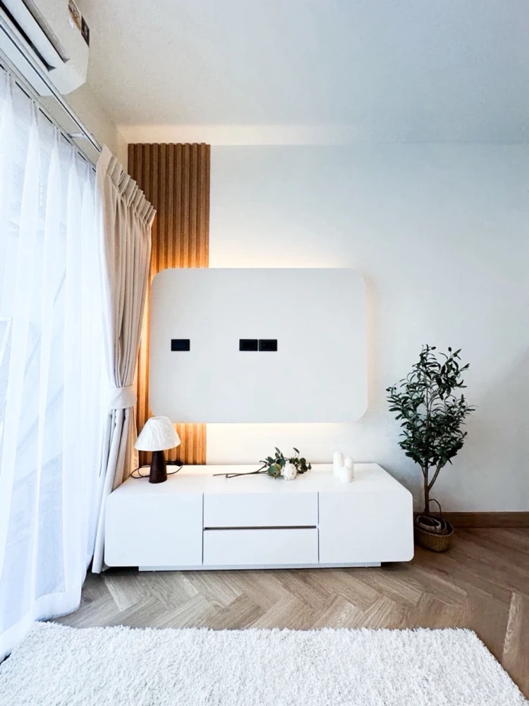 Selling A Space Asoke-Ratchada, 7th floor. Beautiful and comfortable unit, fully furnished. Book now!