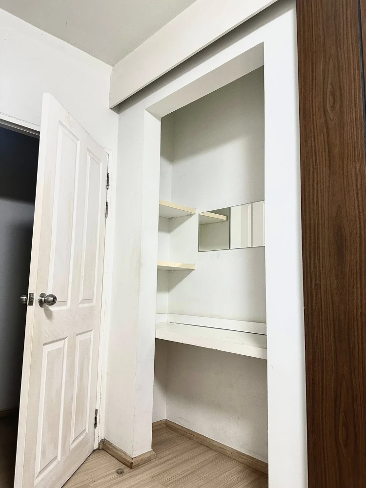 Selling a Space Asoke-Ratchada, Building C, 4th floor, pool view, 1 bedroom, fully furnished with appliances. Move in now! Don't wait!