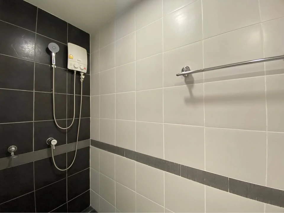For sale: A Space Asoke-Ratchada, Building E, 8th floor, fully furnished and equipped with electrical appliances, beautifully decorated room, ready to