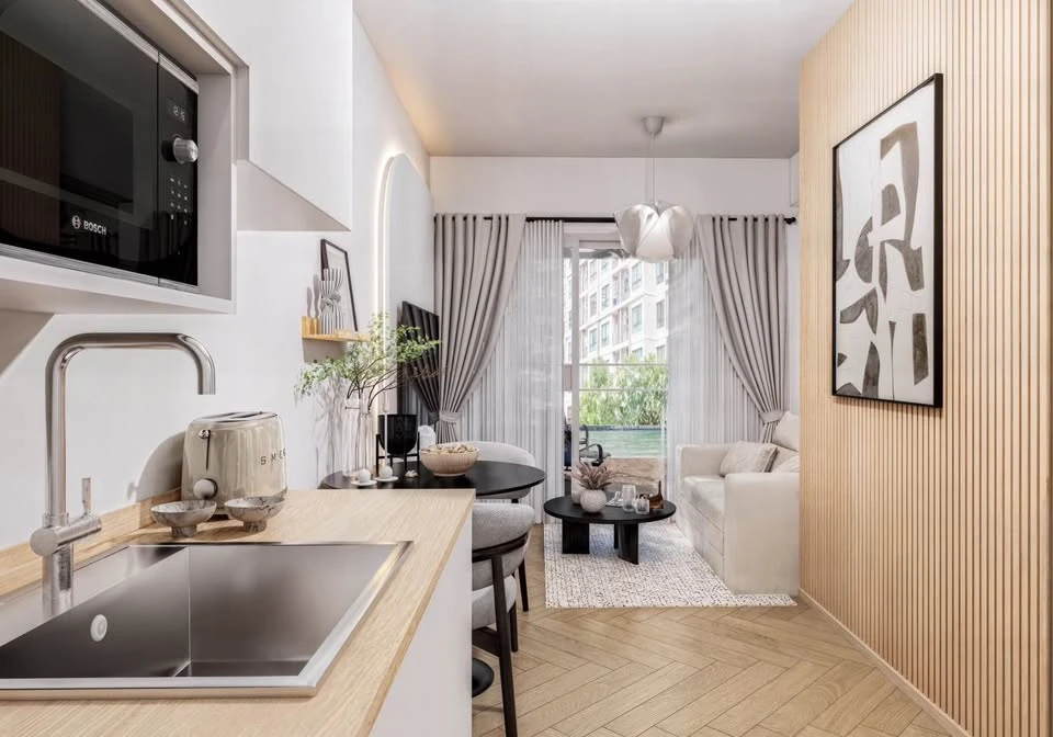 Selling A Space Asoke-Ratchada, a very special unit with pool access and stunning decoration. Don't miss out!