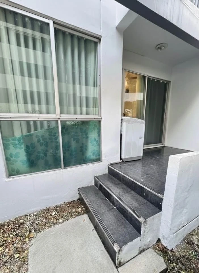 Selling A Space Asoke-Ratchada. The balcony is very spacious! Perfect for placing a table and chairs for enjoying coffee or even having a potted plant