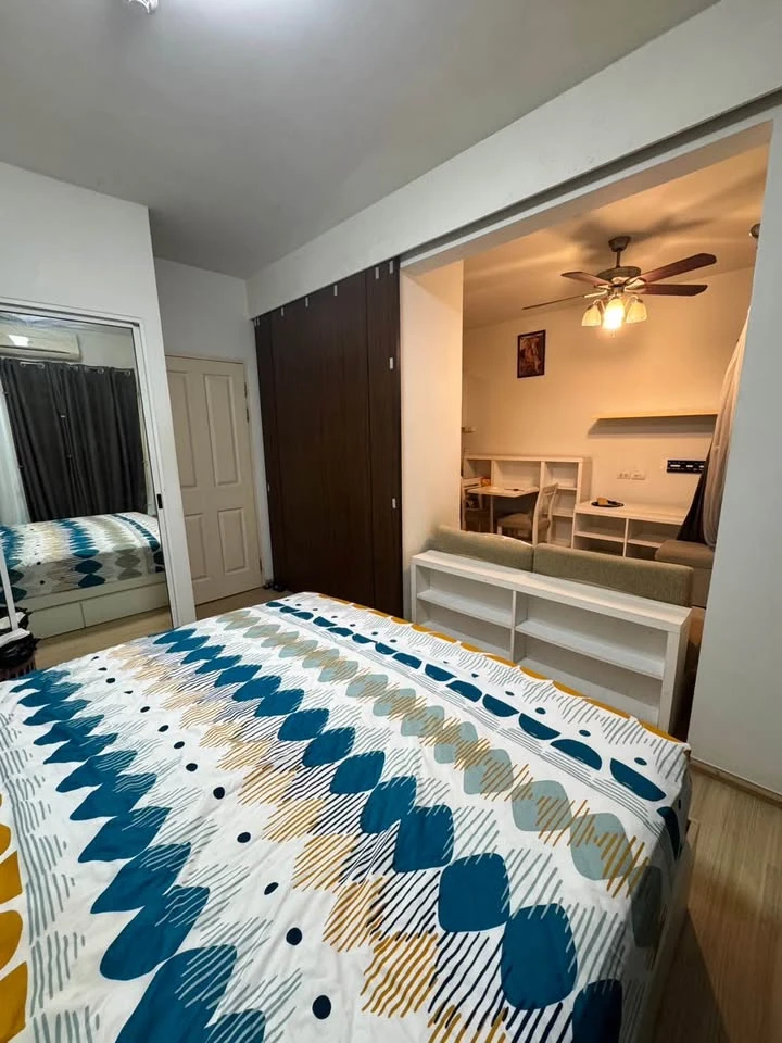 Selling A Space Asoke-Ratchada. The balcony is very spacious! Perfect for placing a table and chairs for enjoying coffee or even having a potted plant