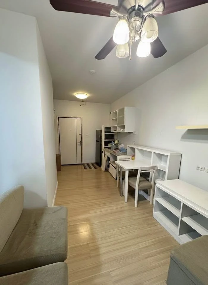 Selling A Space Asoke-Ratchada. The balcony is very spacious! Perfect for placing a table and chairs for enjoying coffee or even having a potted plant