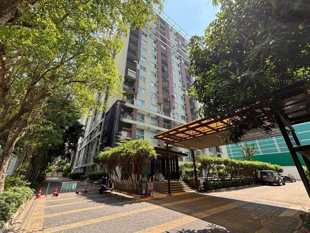 Selling A Space Asoke-Ratchada condo. Spacious and comfortable, fully furnished with appliances. Just bring your suitcase!