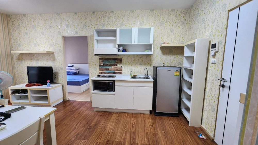 Selling A Space Asoke-Ratchada condo. Spacious and comfortable, fully furnished with appliances. Just bring your suitcase!
