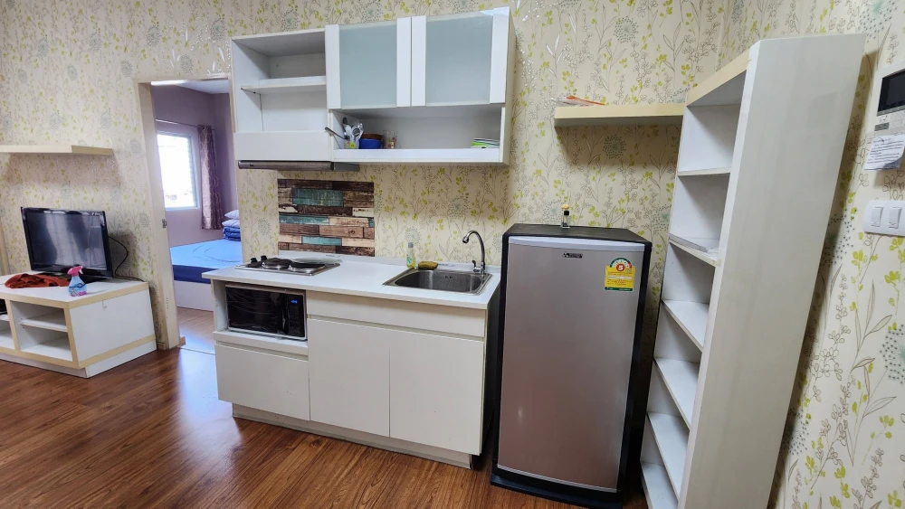 Selling A Space Asoke-Ratchada condo. Spacious and comfortable, fully furnished with appliances. Just bring your suitcase!