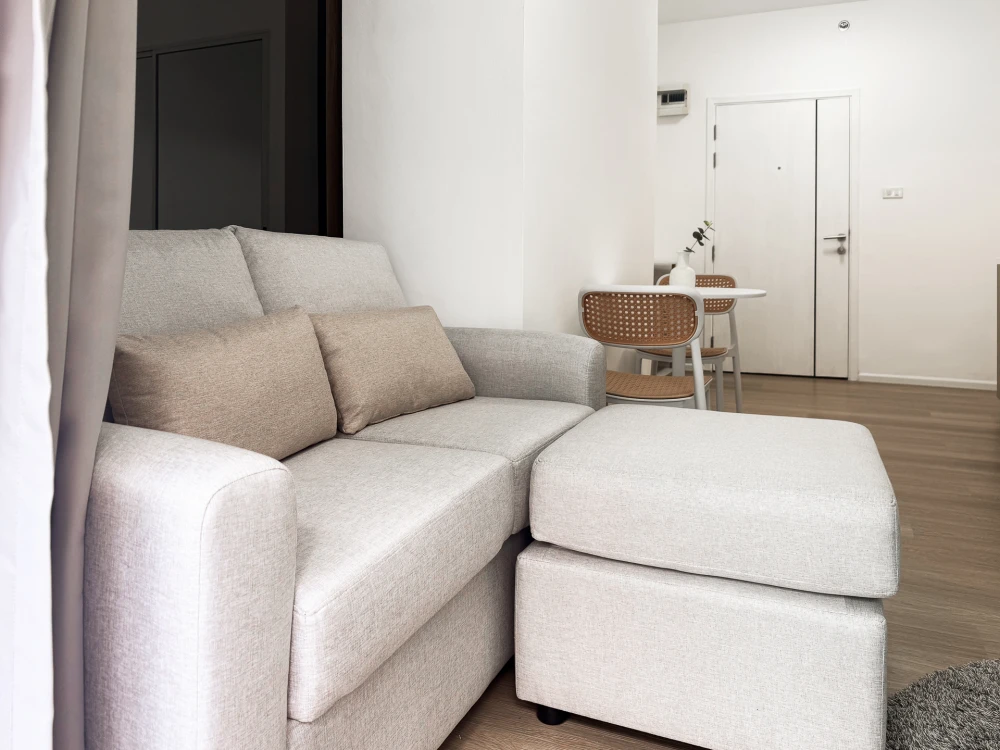 For sale: A Space Asoke-Ratchada, a beautifully decorated room with built-in furniture in a minimalist, oh-so-cool style. Reserve now, get it first!