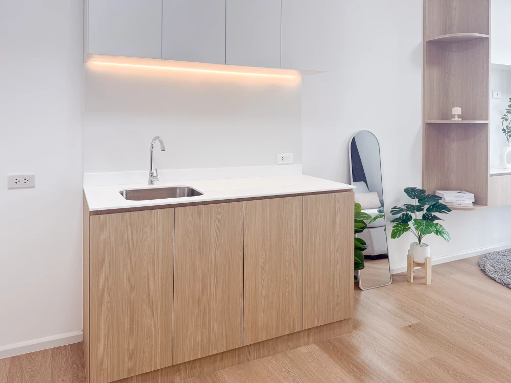 For sale: A Space Asoke-Ratchada, a beautifully decorated room with built-in furniture in a minimalist, oh-so-cool style. Reserve now, get it first!