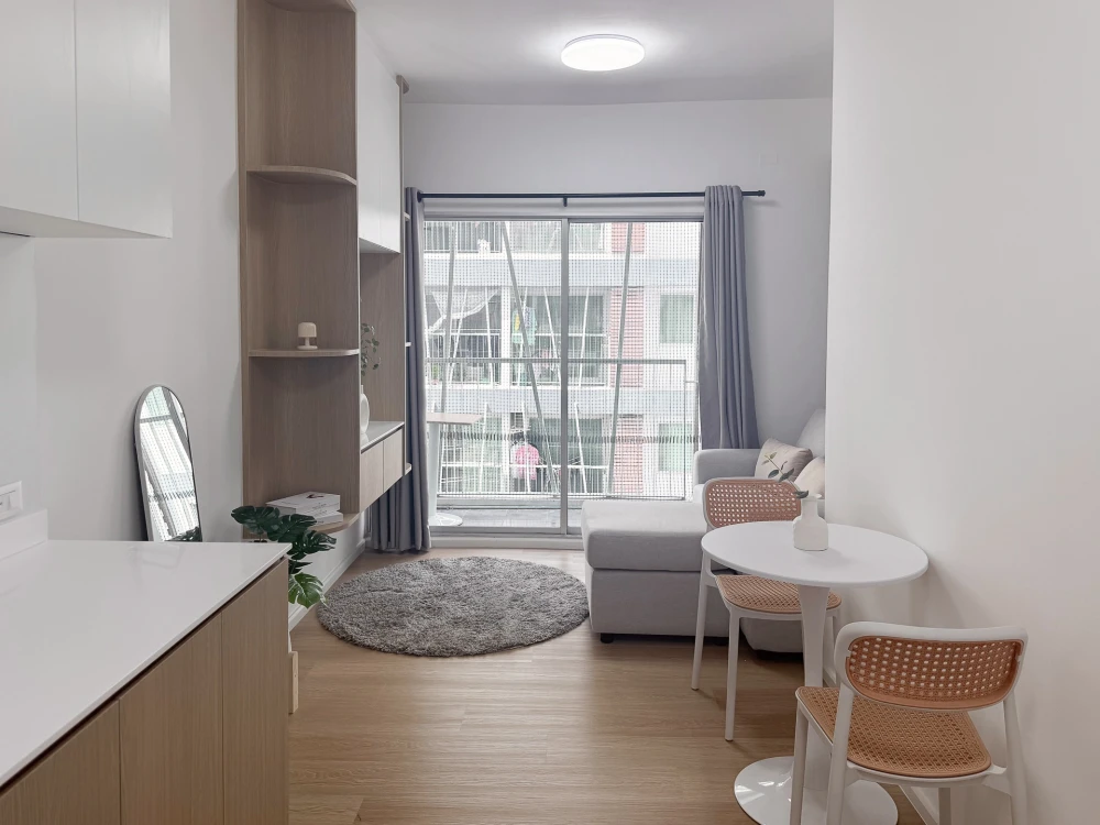 For sale: A Space Asoke-Ratchada, a beautifully decorated room with built-in furniture in a minimalist, oh-so-cool style. Reserve now, get it first!