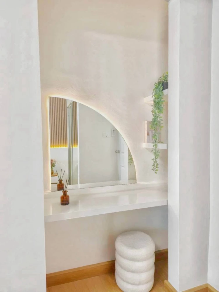 Selling A space Asoke-Ratchada condo. Nicely furnished with high-quality built-in furniture. Amazing location! You can't miss this!