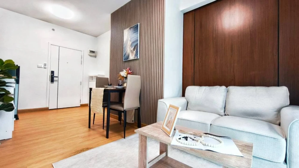 Selling A space Asoke-Ratchada condo. Nicely furnished with high-quality built-in furniture. Amazing location! You can't miss this!