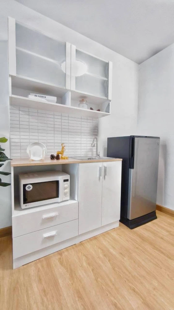 Selling A space Asoke-Ratchada condo. Nicely furnished with high-quality built-in furniture. Amazing location! You can't miss this!