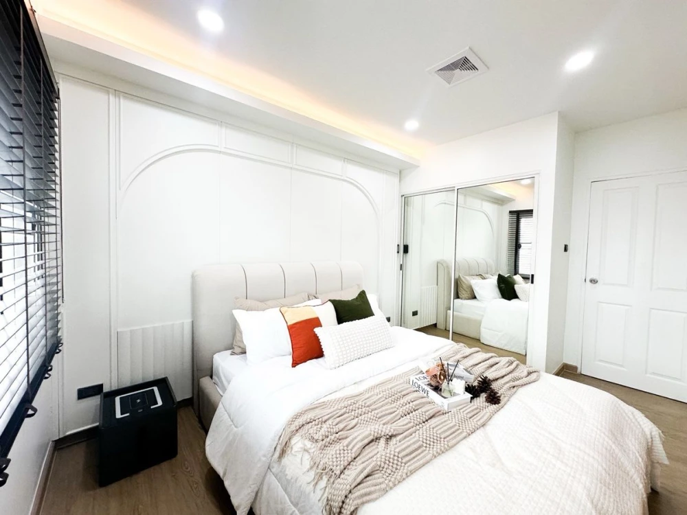 For sale: A space Asoke-Ratchada, beautiful room, stunningly decorated, ready to move in. Interested? Book now. Don't miss out! images