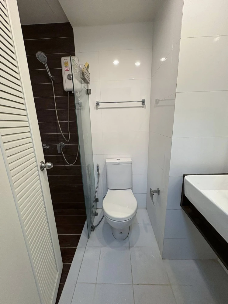 Selling A Space Me Bangna, 18th floor unit. Fully furnished, ready to move in!