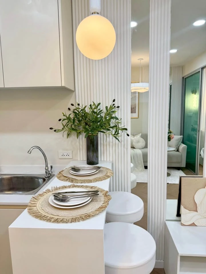 Selling A Space Me Bangna. Beautiful high-floor unit with a spacious and comfortable view. Stunning interior design. Buy now!