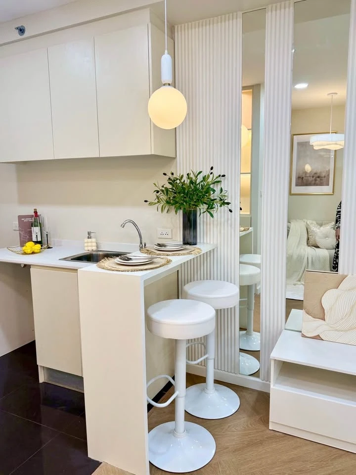 Selling A Space Me Bangna. Beautiful high-floor unit with a spacious and comfortable view. Stunning interior design. Buy now!