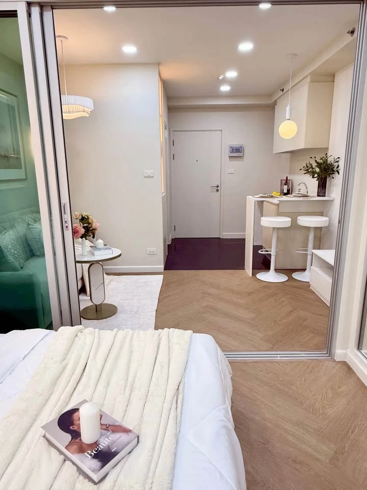 Selling A Space Me Bangna. Beautiful high-floor unit with a spacious and comfortable view. Stunning interior design. Buy now!