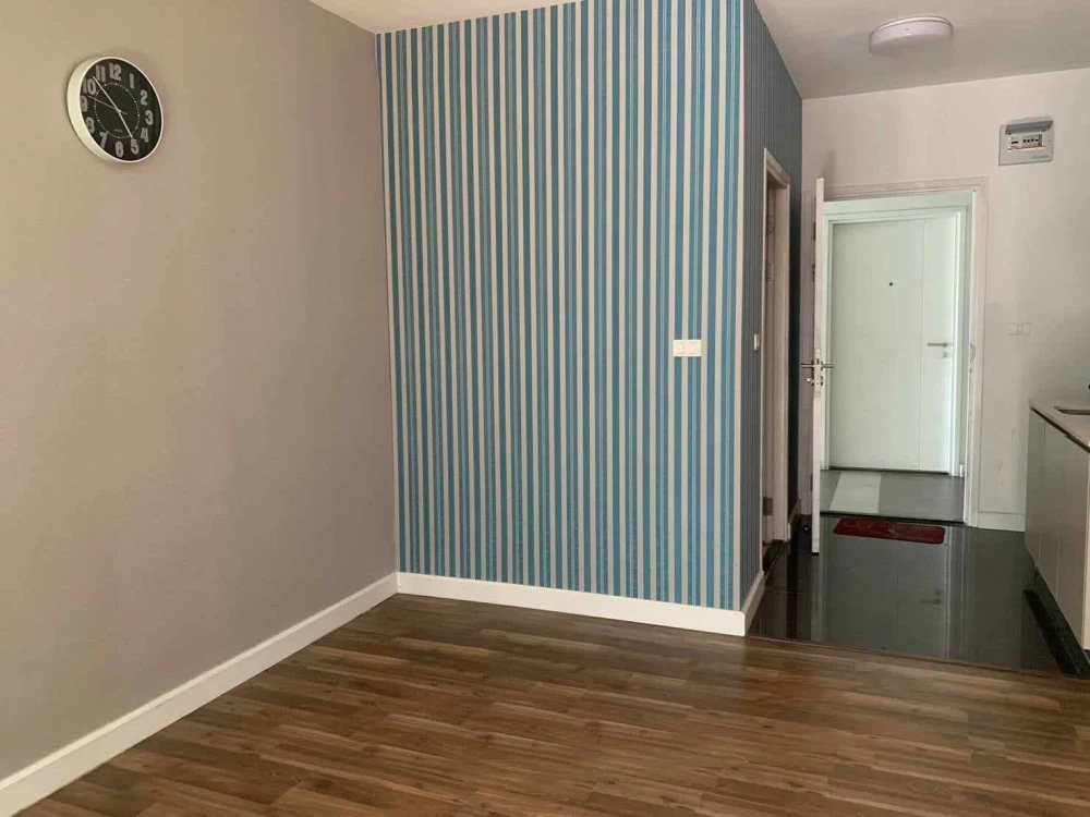 Selling a Space ME Sukhumvit 77, 3rd floor unit. High-quality wallpaper installed. Excellent location, convenient transportation. Don't miss out!