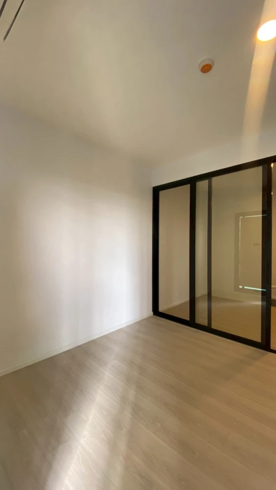 For sale: A Space Mega, next to Ikea and Mega Bangna. Clean, airy room. Room decorating enthusiasts, don't miss out!