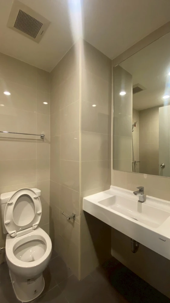 For sale: A Space Mega, next to Ikea and Mega Bangna. Clean, airy room. Room decorating enthusiasts, don't miss out!
