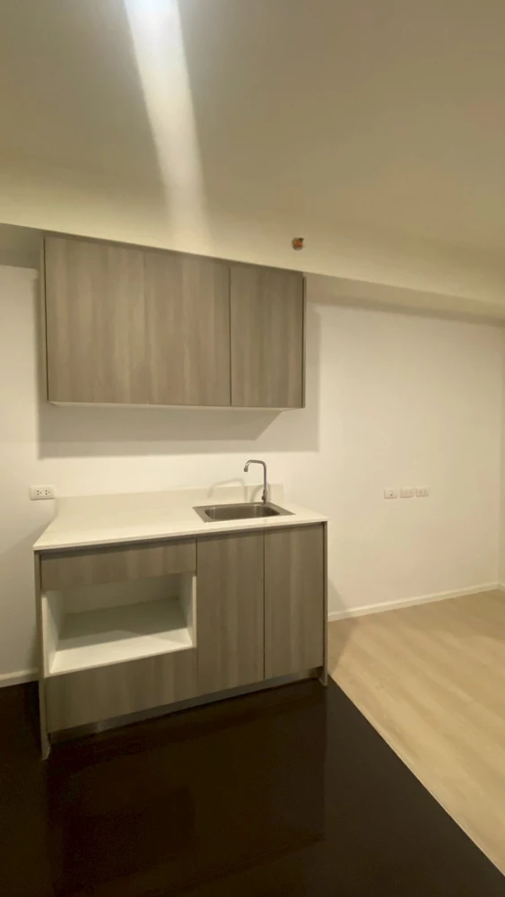 For sale: A Space Mega, next to Ikea and Mega Bangna. Clean, airy room. Room decorating enthusiasts, don't miss out!