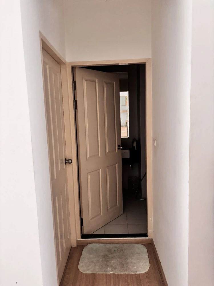 For sale: A Space play Ratchada - Suthisan, very large room, 2 bedrooms, 2 bathrooms, swimming pool view, with excellent built-in furniture. Reserve n