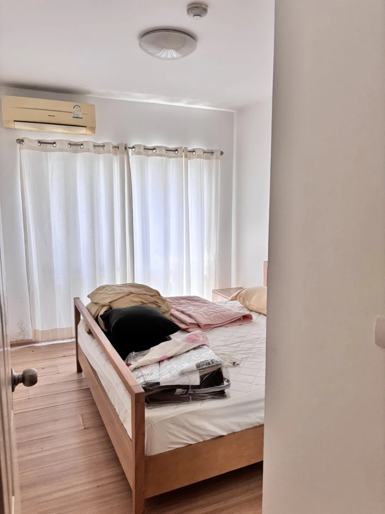 For sale: A Space play Ratchada - Suthisan, very large room, 2 bedrooms, 2 bathrooms, swimming pool view, with excellent built-in furniture. Reserve n