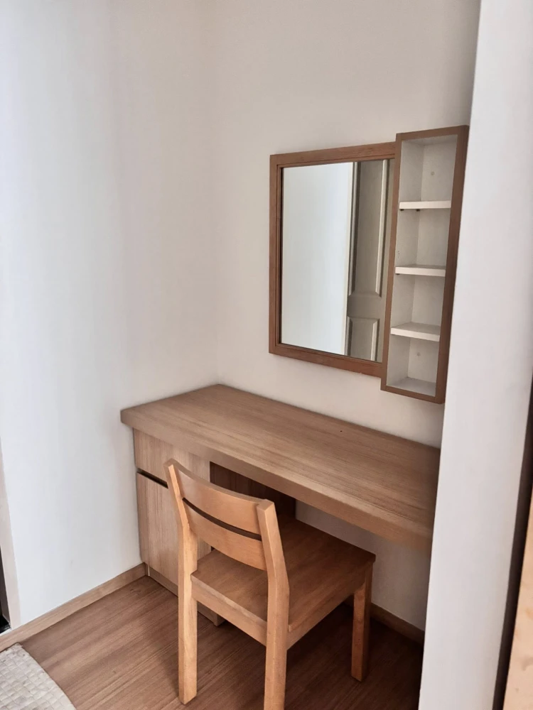 For sale: A Space play Ratchada - Suthisan, very large room, 2 bedrooms, 2 bathrooms, swimming pool view, with excellent built-in furniture. Reserve n