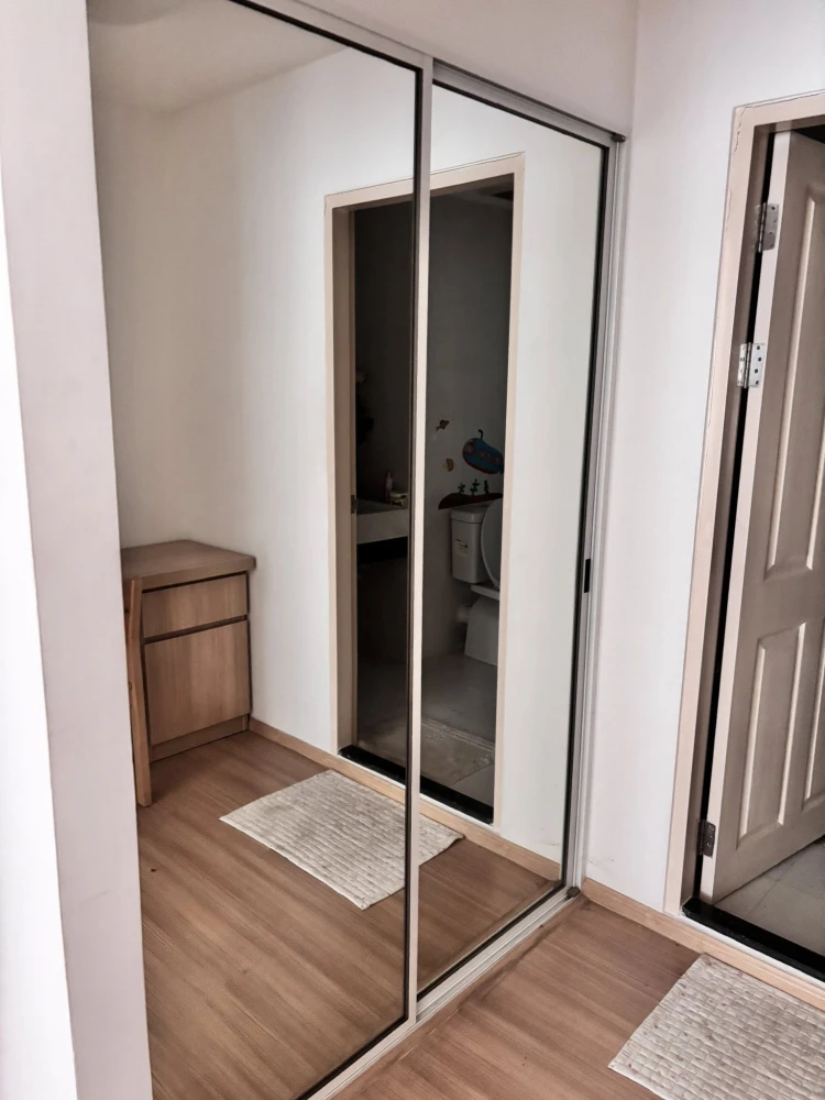 For sale: A Space play Ratchada - Suthisan, very large room, 2 bedrooms, 2 bathrooms, swimming pool view, with excellent built-in furniture. Reserve n