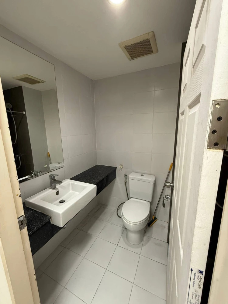 For sale: A space play Ratchada-Suthisan, ready to move in, fully furnished, hurry and book now before you miss out!!
