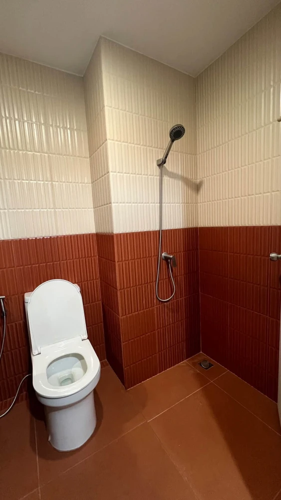 For Sale: A Space Sukhumvit 77. Features a pool view and a wonderfully chill atmosphere. Upgraded with high-quality floor tiling. Book now!
