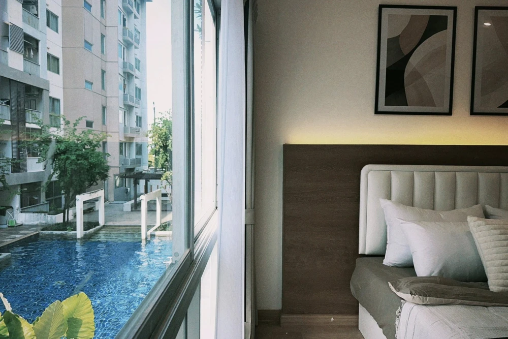 Selling a unit at a space sukhumvit 77. The rooms are well-partitioned and offer fantastic pool views. You definitely need to book this one!