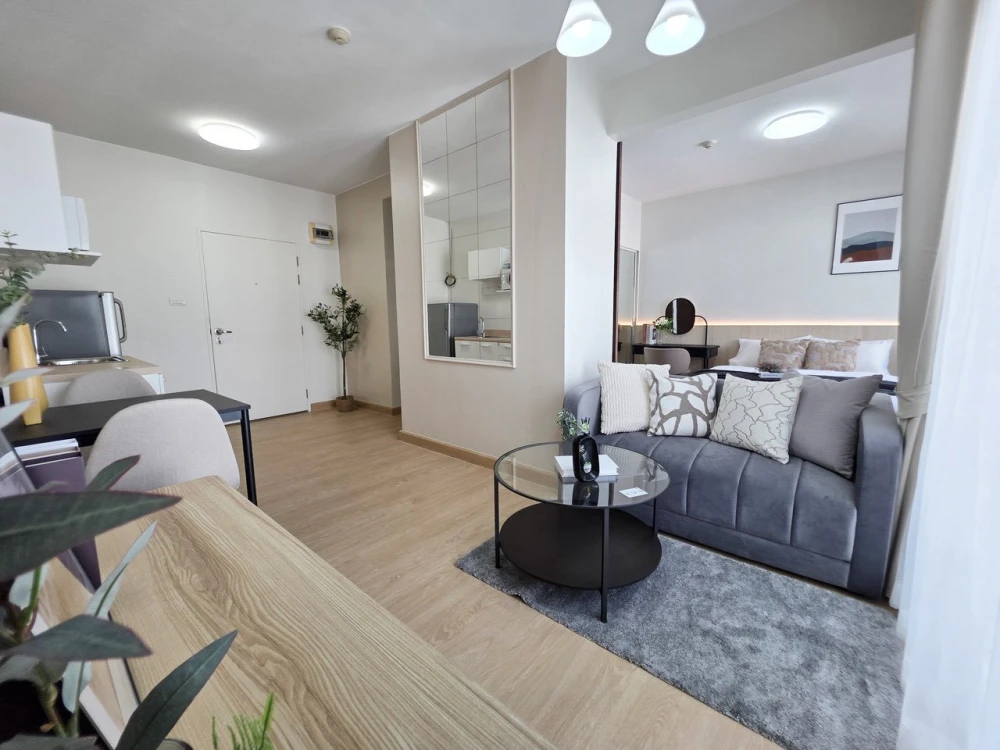 Selling A Space Sukhumvit 77, beautiful minimalist-style unit with waterproof SPC flooring (non-swelling) and well-partitioned rooms. Don't miss out!