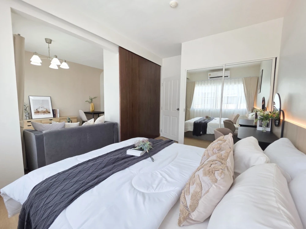 Selling A Space Sukhumvit 77, beautiful minimalist-style unit with waterproof SPC flooring (non-swelling) and well-partitioned rooms. Don't miss out!