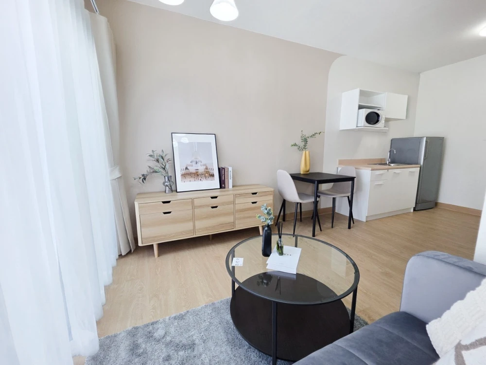 Selling A Space Sukhumvit 77, beautiful minimalist-style unit with waterproof SPC flooring (non-swelling) and well-partitioned rooms. Don't miss out!