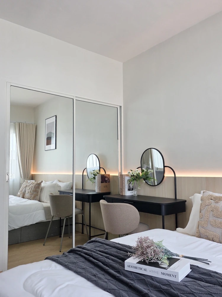 Selling A Space Sukhumvit 77, beautiful minimalist-style unit with waterproof SPC flooring (non-swelling) and well-partitioned rooms. Don't miss out!