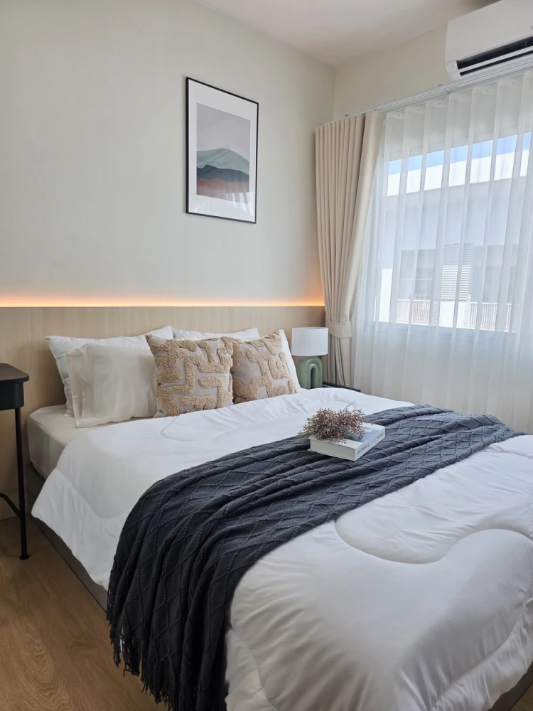 Selling A Space Sukhumvit 77, beautiful minimalist-style unit with waterproof SPC flooring (non-swelling) and well-partitioned rooms. Don't miss out!